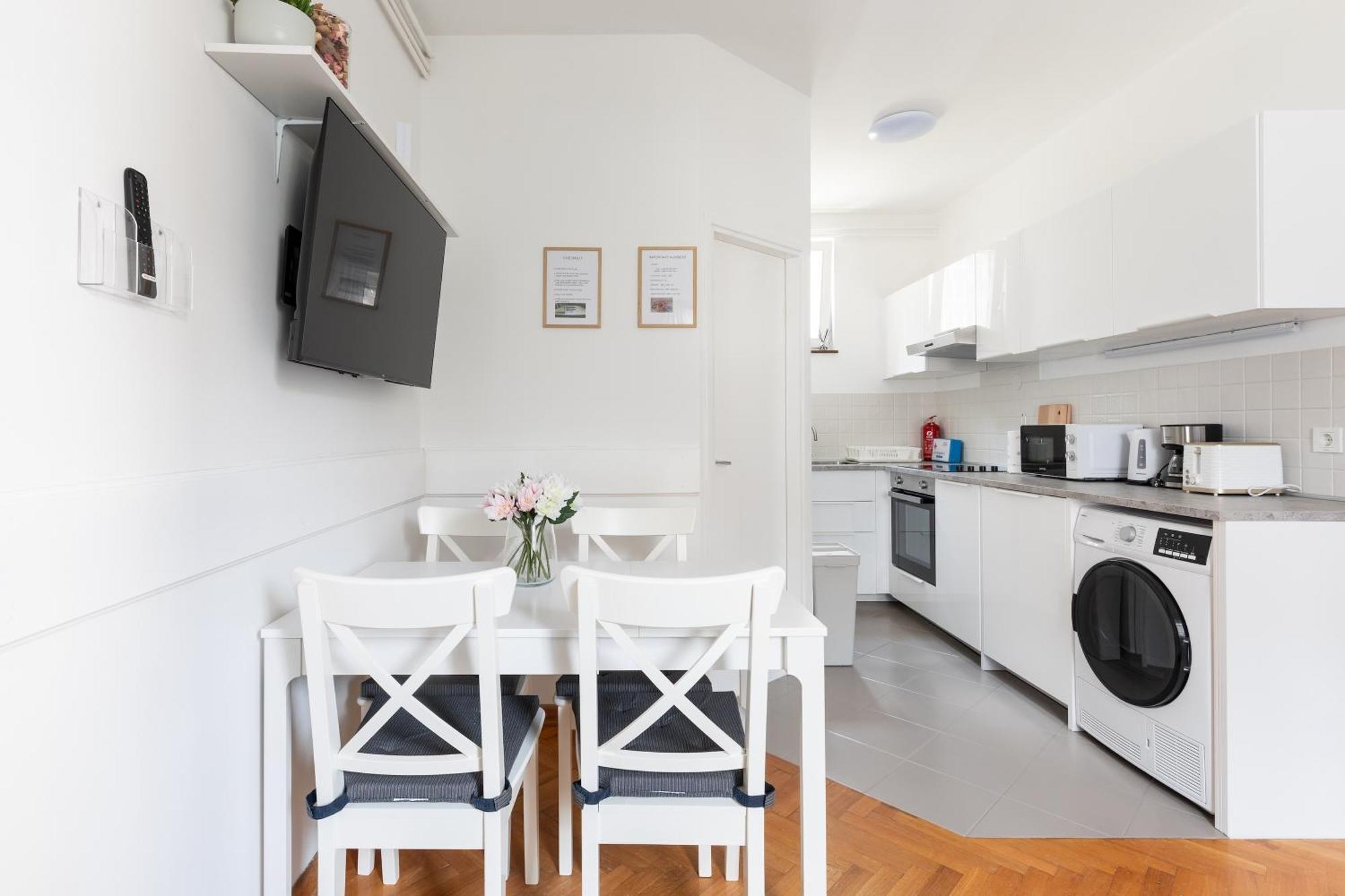 Pearl In Prime Location! Apartament